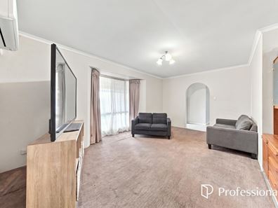 48 Chapman Valley Road, Waggrakine WA 6530