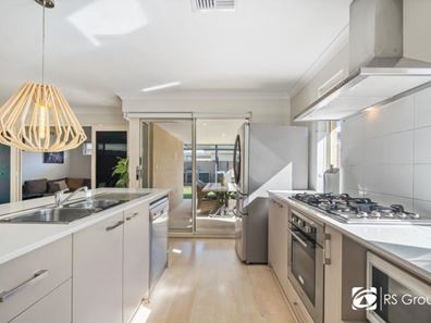 21 Petrona Crescent, Piara Waters WA 6112