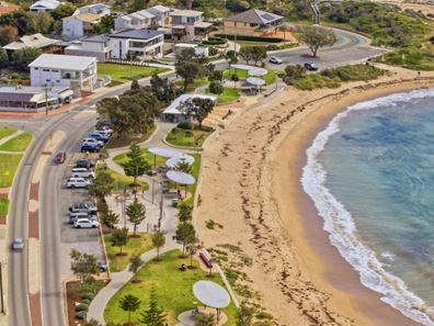 25 Spinaway Pde, Falcon WA 6210