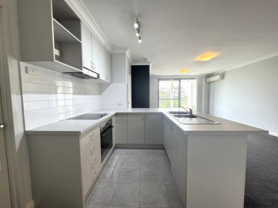 11/15 Kent St, Rockingham WA 6168