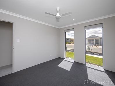 8 Damsel Way, Two Rocks WA 6037