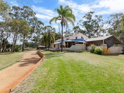 91 Mustang Road, Champion Lakes WA 6111