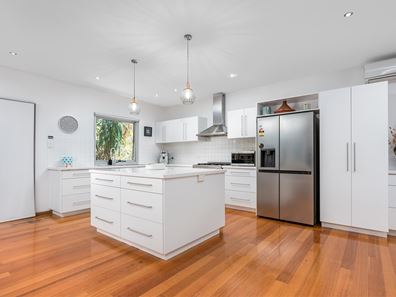22 St Georges Close, Bluff Point WA 6530