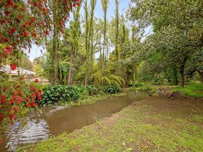 21 Cabarita Road, Kalamunda WA 6076