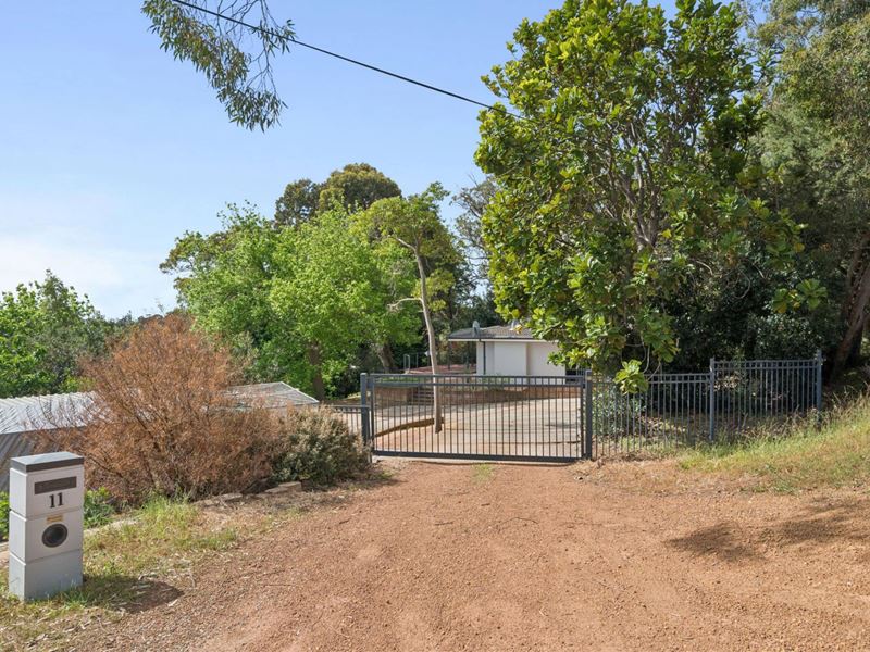 11 Regdel Road, Lesmurdie WA 6076
