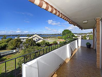 162 a,b,c,d River Way, Salter Point WA 6152