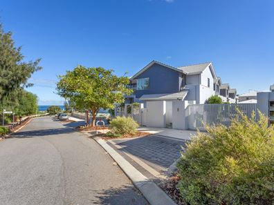 1/8 Socrates Parade, North Coogee WA 6163