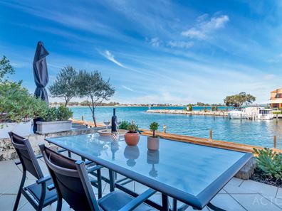 23/19 San Marco Quays, Halls Head WA 6210