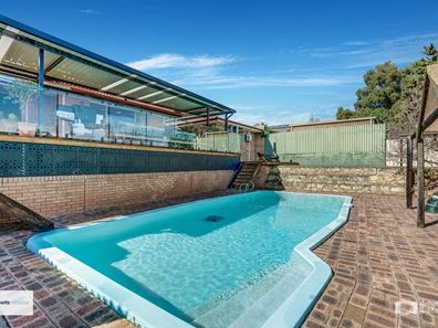 10 Berwyn Road, Girrawheen WA 6064