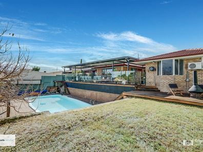 10 Berwyn Road, Girrawheen WA 6064