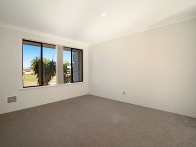 37 Eiffel Crescent, Port Kennedy WA 6172