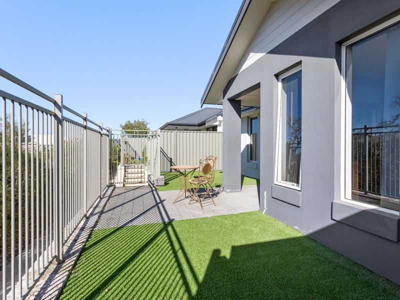 16 Worcester Bend, Piara Waters WA 6112