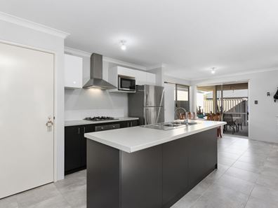 16 Worcester Bend, Piara Waters WA 6112