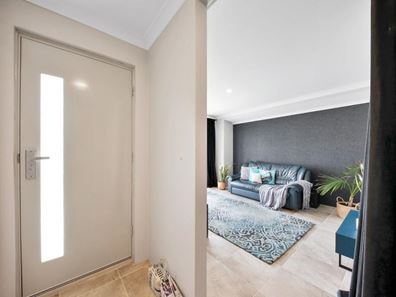 7 Tooma Close, Lakelands WA 6180