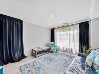 7 Tooma Close, Lakelands WA 6180