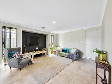 7 Tooma Close, Lakelands WA 6180