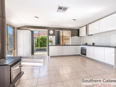 77 Seminole Gardens, Seville Grove WA 6112
