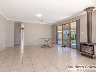 77 Seminole Gardens, Seville Grove WA 6112