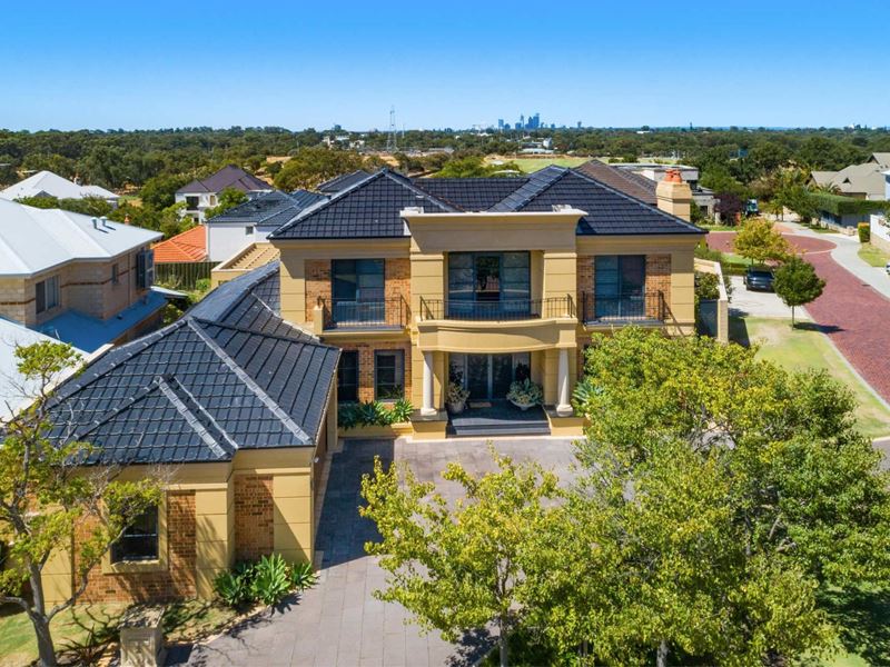 2 Queens Grove, Mount Claremont