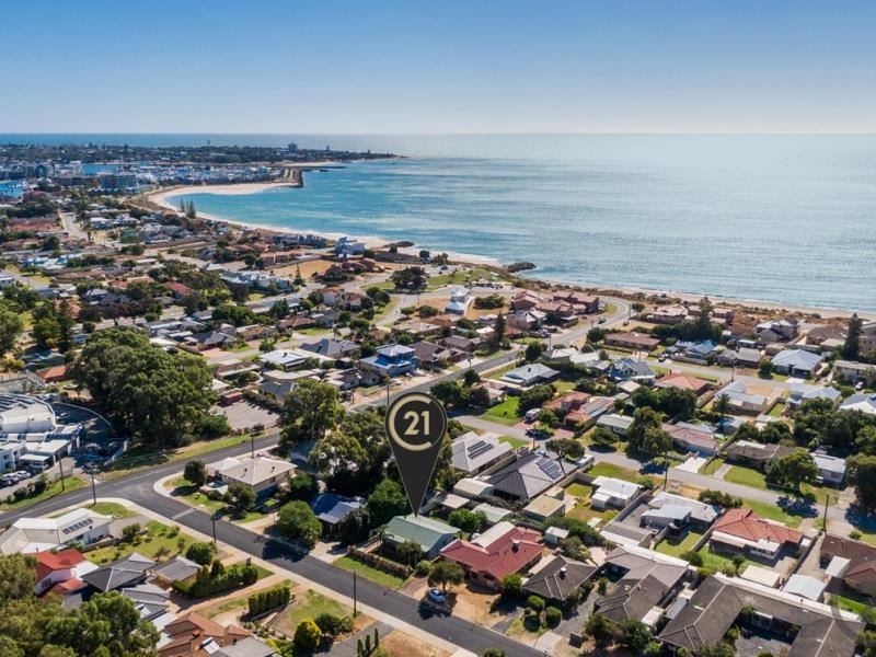 4 Perseus Road, Silver Sands WA 6210