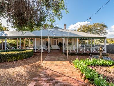 27 Hartung Street, Mundaring WA 6073