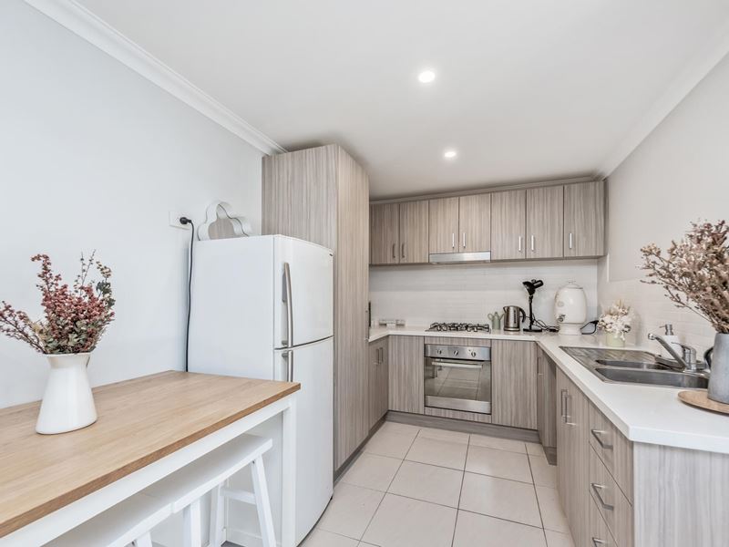 11/136 Leake  Street, Belmont