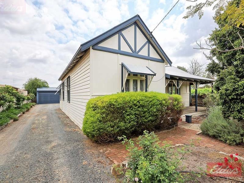 6 Lock Street, Narrogin