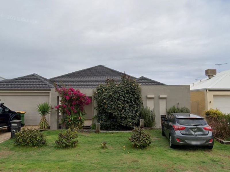 6 Swanbourne Avenue, Secret Harbour