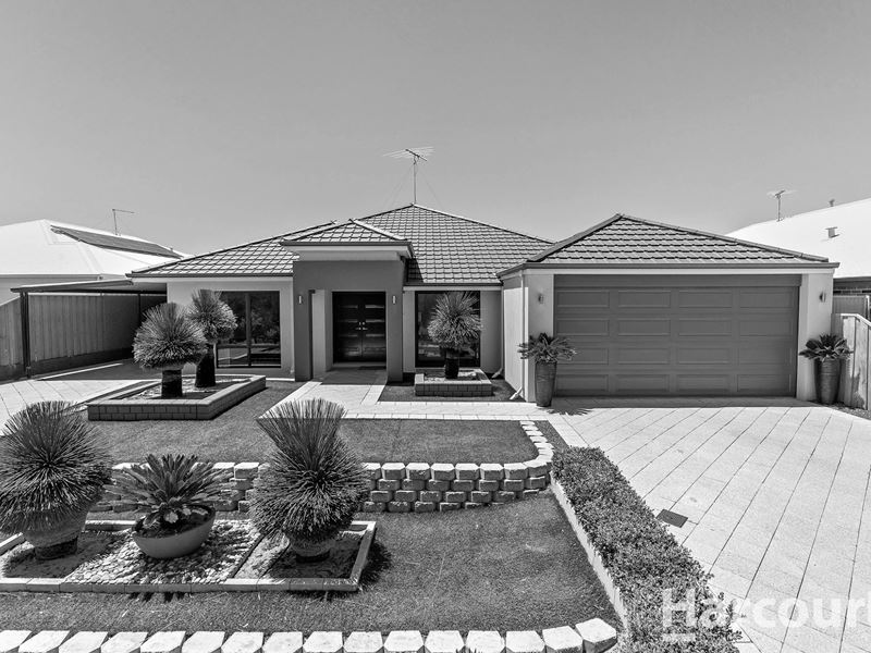 26 Santalum Circus, Halls Head WA 6210