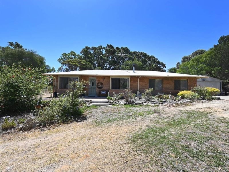 99 Birdwood Drive, Woodridge