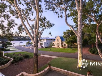 6 Crewe St, Bicton WA 6157