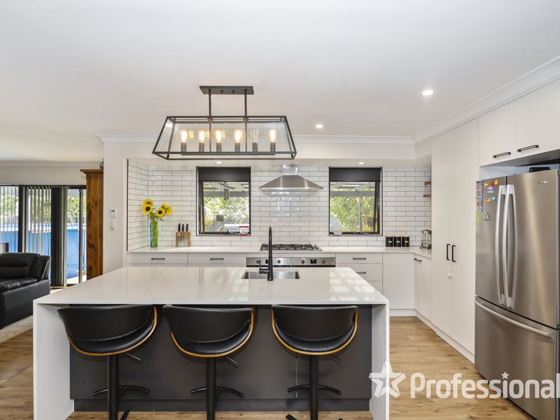 10 Knollwood Court, Ballajura