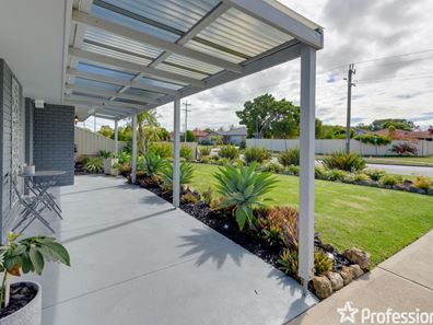 12 Murchison Road, Cooloongup WA 6168