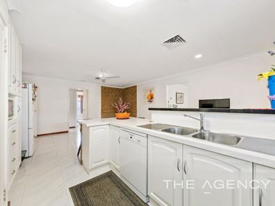 61 Marvell Avenue, Lake Coogee WA 6166