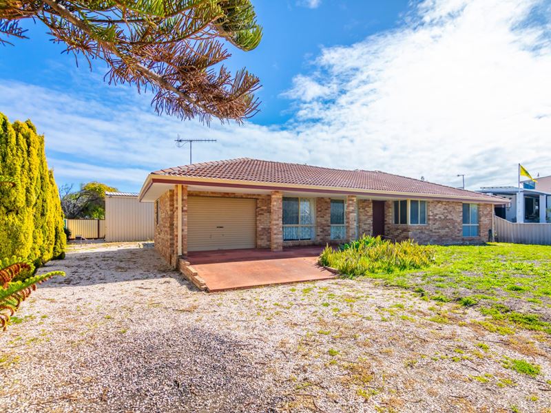 3 Douro  Close, Cervantes