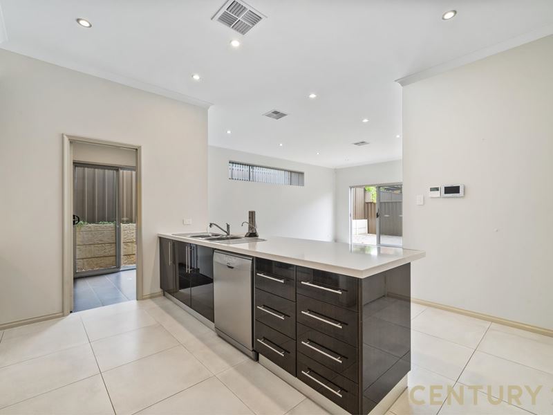 3/9 Wyndham Street, St James