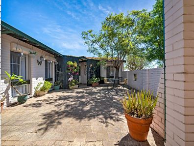 11 Melanda Street, Kelmscott WA 6111