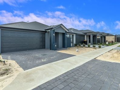 5 Mandalup Road, Haynes WA 6112