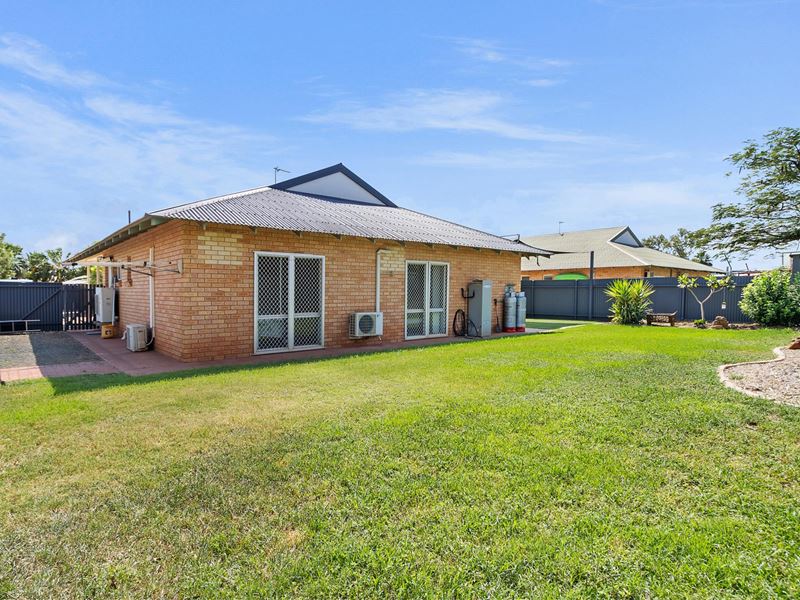 2B Wedge Place, Millars Well WA 6714