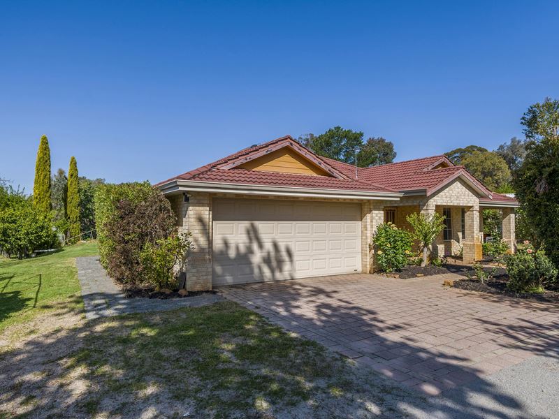 8 Willcox Street, Chidlow WA 6556