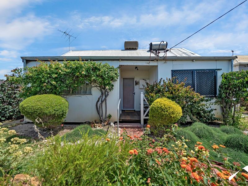 215 Sevenoaks Street, Cannington WA 6107