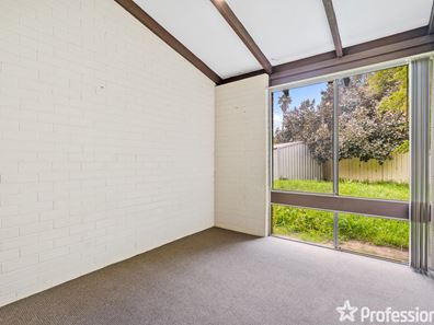 17 Durham Way, Forrestfield WA 6058