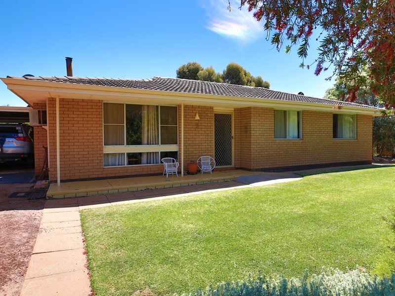 9 Young Avenue, Kondinin WA 6367