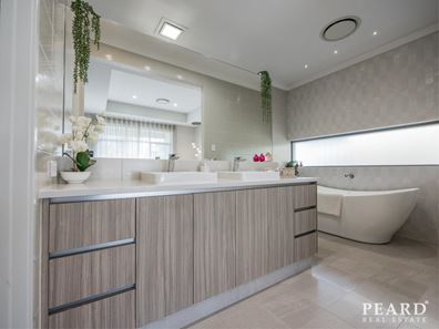 6 Dolcetto Way, Woodvale WA 6026
