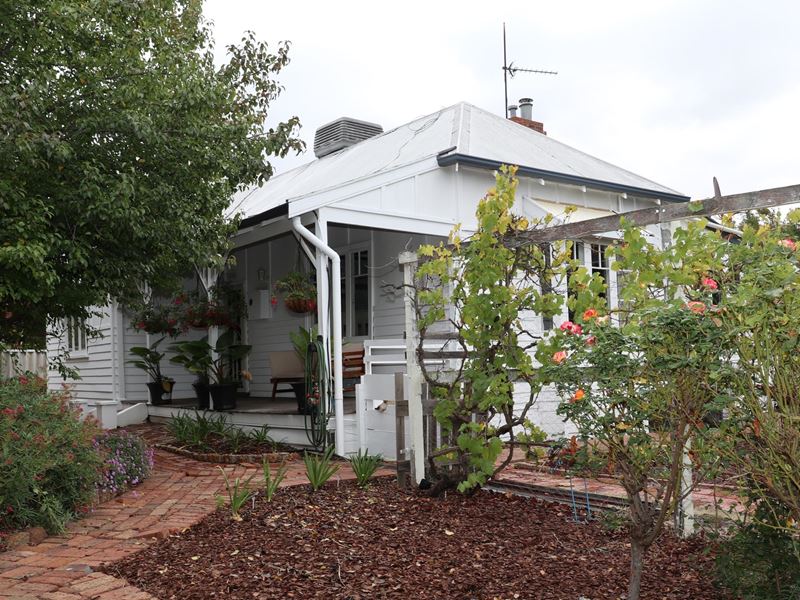6 Lock Street, Narrogin WA 6312