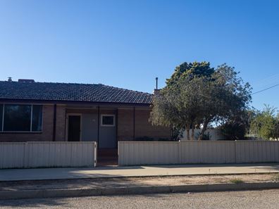 68 Kitchener Road, Merredin WA 6415