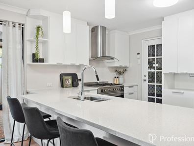 33 Cedar Way, Forrestfield WA 6058