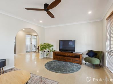 17 Ilex Way, Forrestfield WA 6058
