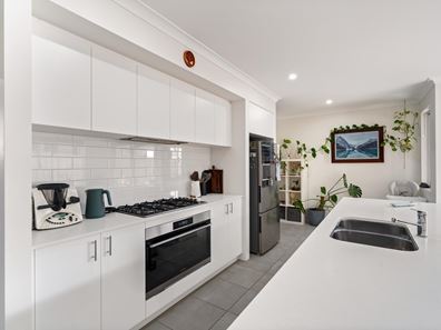 33 Pavilion Crescent, Geographe WA 6280