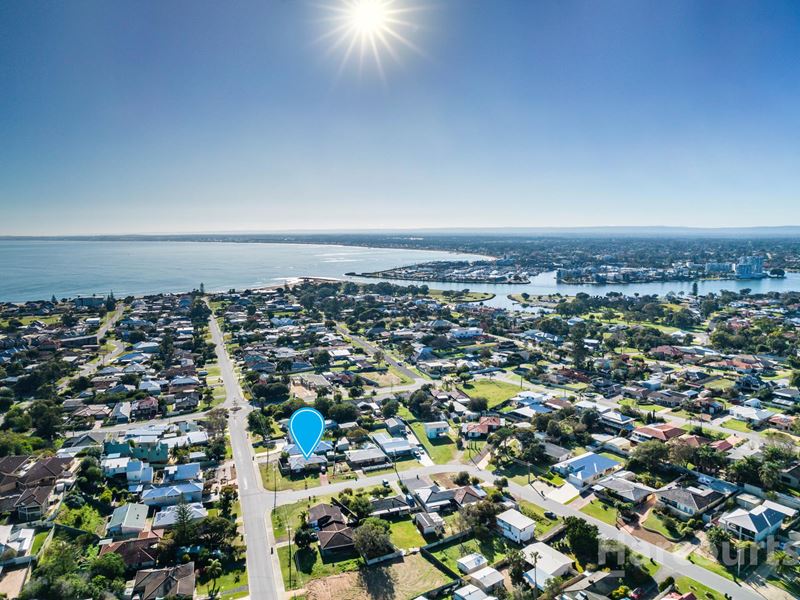 1A Scrivener Place, Halls Head WA 6210